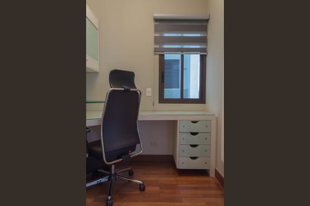 Apartamento à venda com 240m², 4 quartos e 3 vagasEscritório