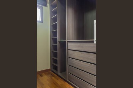 Apartamento à venda com 240m², 4 quartos e 3 vagasCloset da Suíte 1