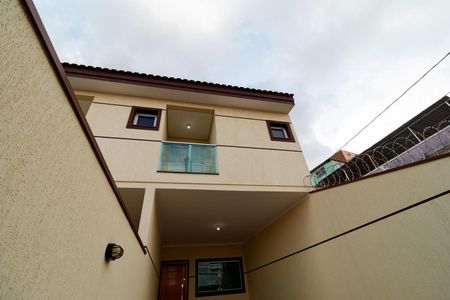 Casa à venda com 119m², 3 quartos e 2 vagasFachada