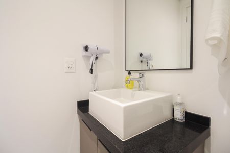 Studio para alugar com 41m², 1 quarto e 1 vaga Studio para alugar com 41m², 1 quarto e 1 vagaBanheiro