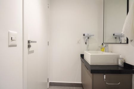 Studio para alugar com 41m², 1 quarto e 1 vaga Studio para alugar com 41m², 1 quarto e 1 vagaBanheiro