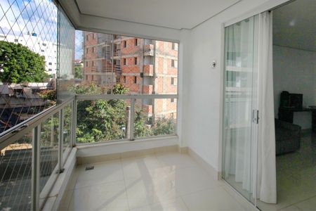 Apartamento à venda com 130m², 4 quartos e 2 vagasVaranda Sala