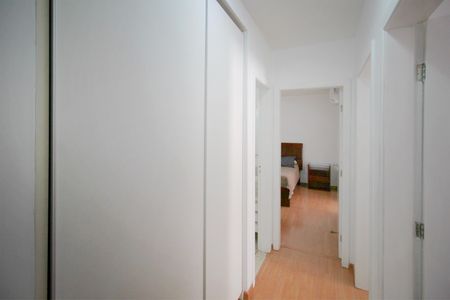 Apartamento à venda com 130m², 4 quartos e 2 vagasCorredor Quartos