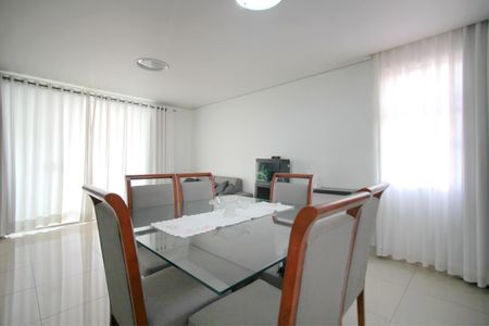 Apartamento à venda com 130m², 4 quartos e 2 vagasSala