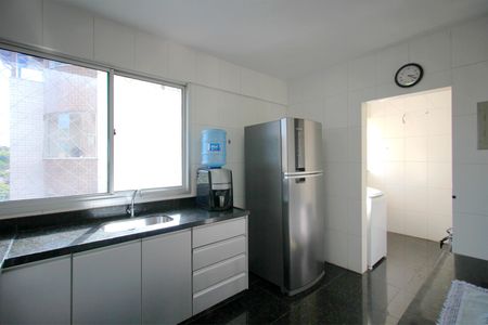 Apartamento à venda com 130m², 4 quartos e 2 vagasCozinha