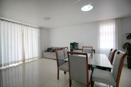 Apartamento à venda com 130m², 4 quartos e 2 vagasSala