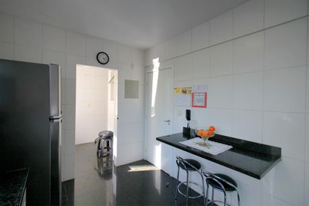 Apartamento à venda com 130m², 4 quartos e 2 vagasCozinha