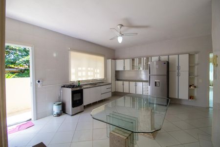 Apartamento para alugar com 300m², 3 quartos e 2 vagas Apartamento para alugar com 300m², 3 quartos e 2 vagasCozinha
