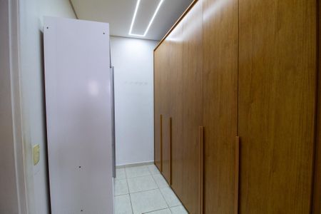 Apartamento para alugar com 300m², 3 quartos e 2 vagas Apartamento para alugar com 300m², 3 quartos e 2 vagasCloset Suíte 1