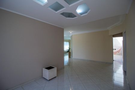 Apartamento para alugar com 300m², 3 quartos e 2 vagas Apartamento para alugar com 300m², 3 quartos e 2 vagasSala de Jantar