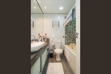 Casa de condomínio para alugar com 157m², 3 quartos e 2 vagasBanheiro da Suíte