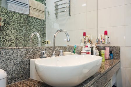 Casa de condomínio para alugar com 157m², 3 quartos e 2 vagasBanheiro da Suíte