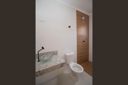 Casa à venda com 85m², 2 quartos e 2 vagasBanheiro da Suíte 1