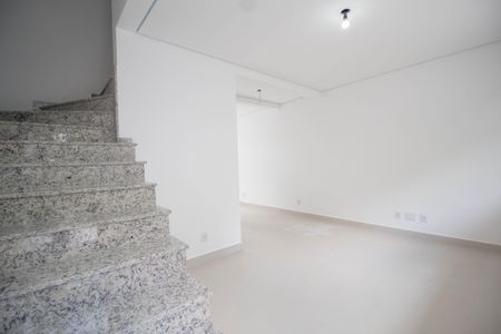 Casa à venda com 85m², 2 quartos e 2 vagasSala