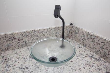 Casa à venda com 85m², 2 quartos e 2 vagasBanheiro da Suíte 2