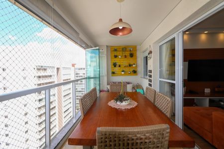 Apartamento à venda com 113m², 3 quartos e 2 vagas Apartamento à venda com 113m², 3 quartos e 2 vagasVaranda Gourmet