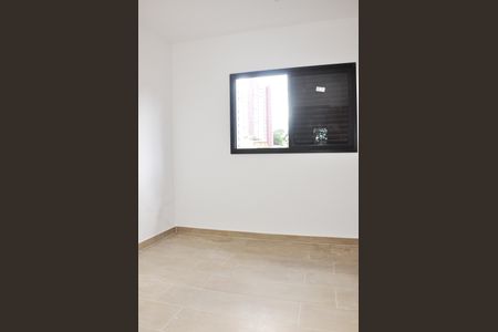 Casa à venda com 85m², 2 quartos e 2 vagasDetalhe - Quarto 02 com Suíte