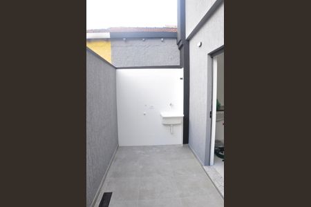 Casa à venda com 85m², 2 quartos e 2 vagasDetalhe - Quintal e Área de Serviço
