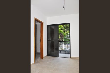 Casa à venda com 85m², 2 quartos e 2 vagasDetalhe - Quarto 01 com Suíte