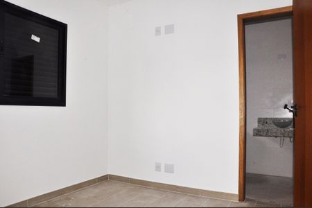 Casa à venda com 85m², 2 quartos e 2 vagasDetalhe - Quarto 02 com Suíte
