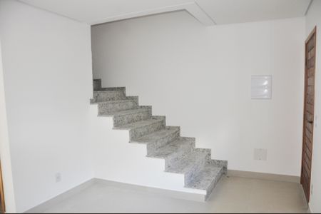 Casa à venda com 85m², 2 quartos e 2 vagasDetalhe - Sala