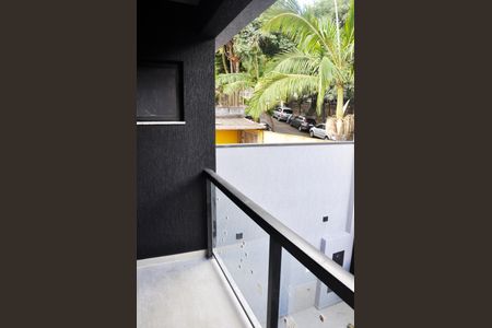 Casa à venda com 85m², 2 quartos e 2 vagasDetalhe - Varanda do Quarto 01 com Suíte