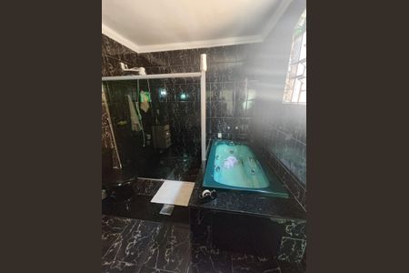 Casa à venda com 500m², 5 quartos e 4 vagasBanheiro da Suíte 1