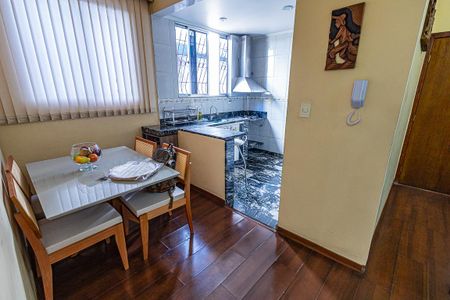 Casa de condomínio à venda com 116m², 3 quartos e 2 vagasCopa