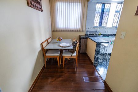 Casa de condomínio à venda com 116m², 3 quartos e 2 vagasCopa