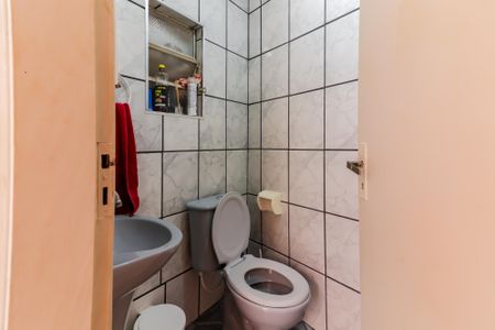 Casa à venda com 220m², 4 quartos e 2 vagasCasa B - Banheiro de Serviço