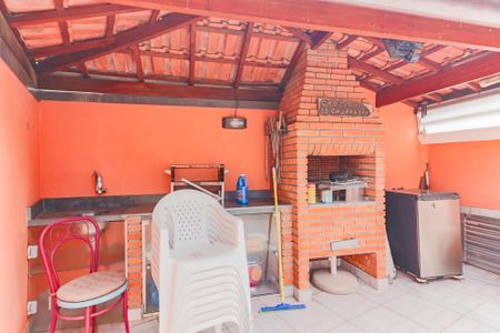 Casa à venda com 220m², 4 quartos e 2 vagasCasa B - Churrasqueira