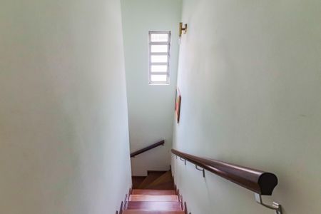 Casa à venda com 220m², 4 quartos e 2 vagasCasa B - Escadas