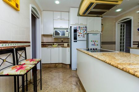 Casa à venda com 450m², 4 quartos e 2 vagas Casa à venda com 450m², 4 quartos e 2 vagasCozinha