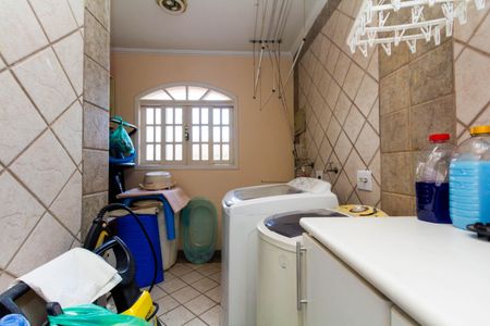 Casa à venda com 450m², 4 quartos e 2 vagas Casa à venda com 450m², 4 quartos e 2 vagasÁrea de Serviço