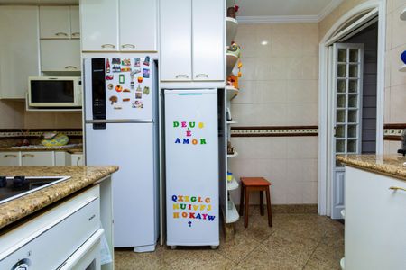 Casa à venda com 450m², 4 quartos e 2 vagas Casa à venda com 450m², 4 quartos e 2 vagasCozinha