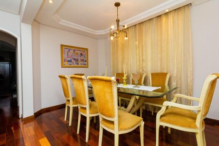 Casa à venda com 450m², 4 quartos e 2 vagas Casa à venda com 450m², 4 quartos e 2 vagasCopa