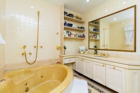 Casa à venda com 450m², 4 quartos e 2 vagas Casa à venda com 450m², 4 quartos e 2 vagasBanheiro da Suíte 3