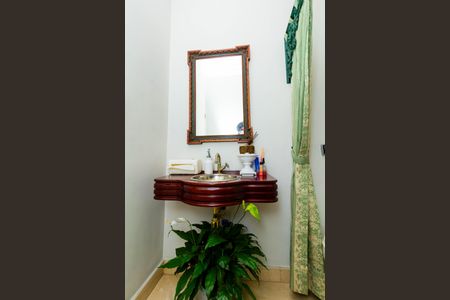 Casa à venda com 450m², 4 quartos e 2 vagas Casa à venda com 450m², 4 quartos e 2 vagasBanheiro 4