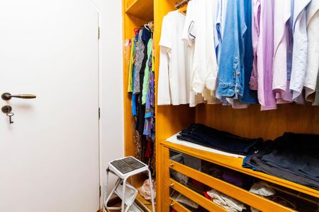 Casa à venda com 450m², 4 quartos e 2 vagas Casa à venda com 450m², 4 quartos e 2 vagasCloset