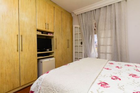 Casa à venda com 450m², 4 quartos e 2 vagas Casa à venda com 450m², 4 quartos e 2 vagasQuarto 3 - suíte com varanda e closet