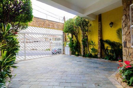 Casa à venda com 450m², 4 quartos e 2 vagas Casa à venda com 450m², 4 quartos e 2 vagasGaragem