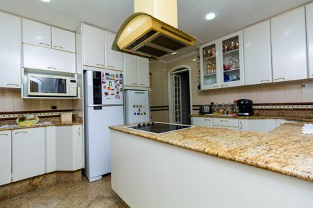 Casa à venda com 450m², 4 quartos e 2 vagas Casa à venda com 450m², 4 quartos e 2 vagasCozinha