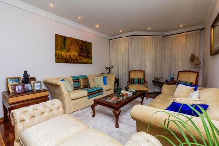 Casa à venda com 450m², 4 quartos e 2 vagas Casa à venda com 450m², 4 quartos e 2 vagasSala 1