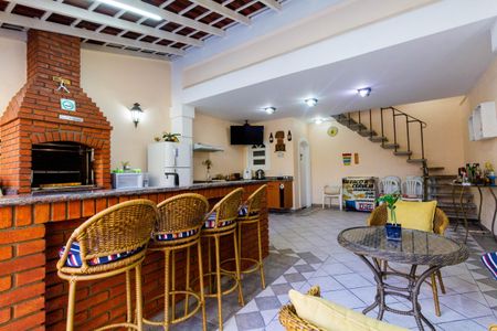 Casa à venda com 450m², 4 quartos e 2 vagas Casa à venda com 450m², 4 quartos e 2 vagasChurrasqueira