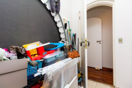 Casa à venda com 450m², 4 quartos e 2 vagas Casa à venda com 450m², 4 quartos e 2 vagasDespensa