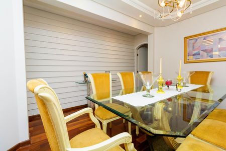 Casa à venda com 450m², 4 quartos e 2 vagas Casa à venda com 450m², 4 quartos e 2 vagasCopa