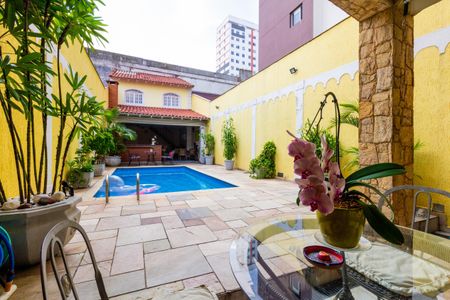 Casa à venda com 450m², 4 quartos e 2 vagas Casa à venda com 450m², 4 quartos e 2 vagasPiscina