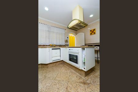 Casa à venda com 450m², 4 quartos e 2 vagas Casa à venda com 450m², 4 quartos e 2 vagasCozinha