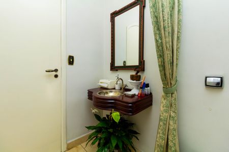 Casa à venda com 450m², 4 quartos e 2 vagas Casa à venda com 450m², 4 quartos e 2 vagasBanheiro 4