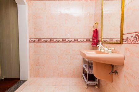 Casa à venda com 450m², 4 quartos e 2 vagas Casa à venda com 450m², 4 quartos e 2 vagasBanheiro da Suíte 2